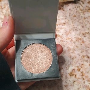 Naked eye shadow